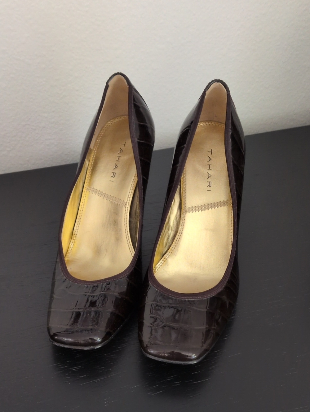 Tahari Women's Dark Brown Croc-Embossed Leather Pumps, Size 8